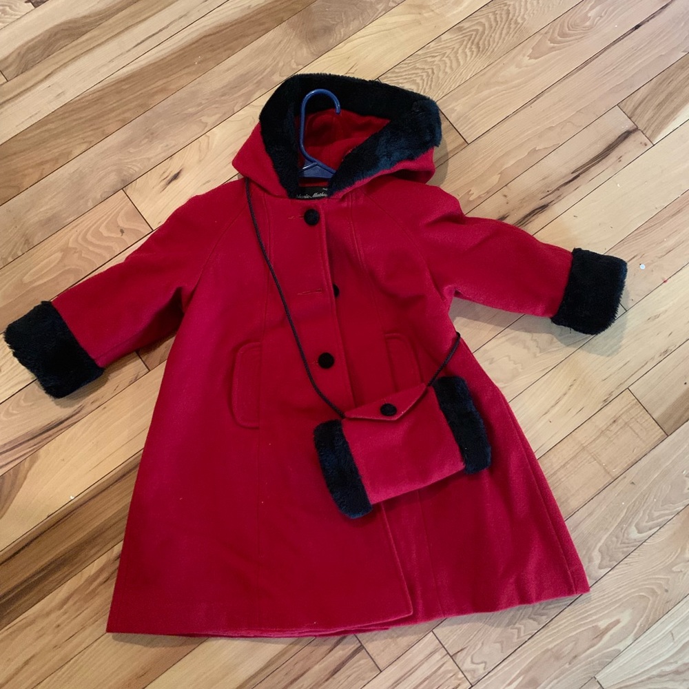 Very warm coat with hand warmer